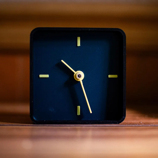 Compact Square Analog Table Clock, Minimalist Quiet Sweep Timepiece For Desktop And Interior Display