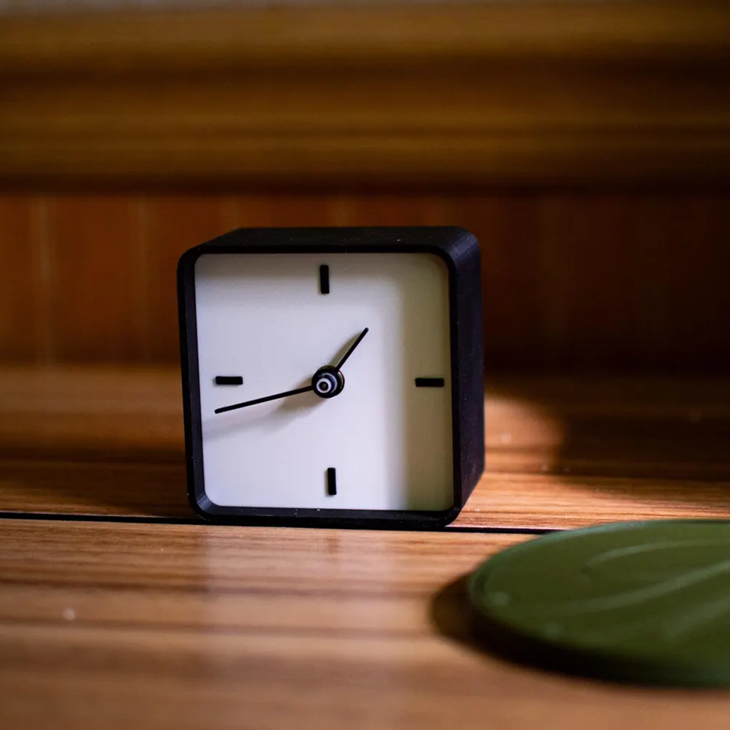 Compact Square Analog Table Clock, Minimalist Quiet Sweep Timepiece For Desktop And Interior Display